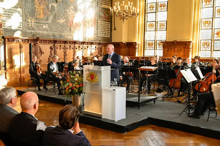 Der Wirtschaftsweise Prof. Achim Truger während seines Festvortrags.