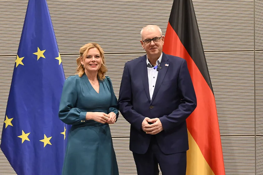 Bundestagspräsidentin Julia Klöckner empfängt den Bundesratspräsidenten Andreas Bovenschulte zum Antrittsbesuch im Bundestag.