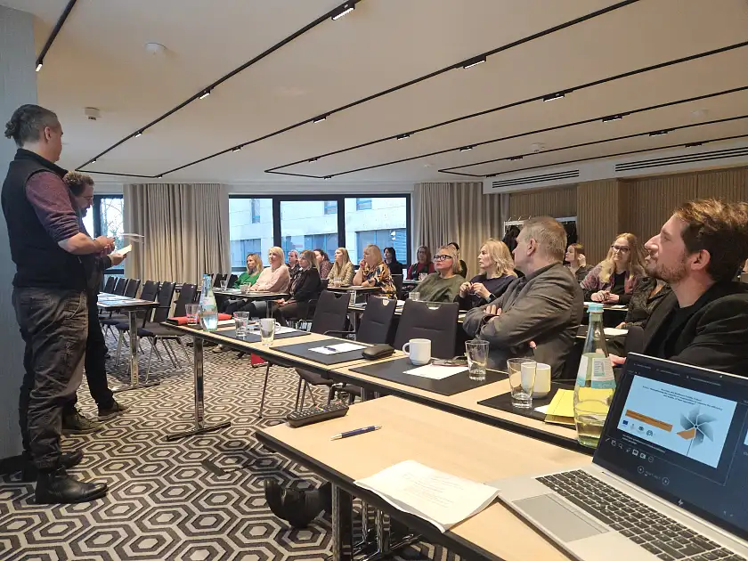 Austausch und Diskussion mit Vertretern der Senatorin für Arbeit, Soziales, Jugend und Integration (Landesjugendbehörde), der Deutschen Vereinigung für Jugendgerichte und Jugendgerichtshilfen e.V. und der AWO Bremen (Fachbereich Jugend)