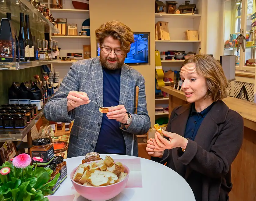 Staatsrätin Nancy Böhning bei der Verkostung der Senatsmarmelade