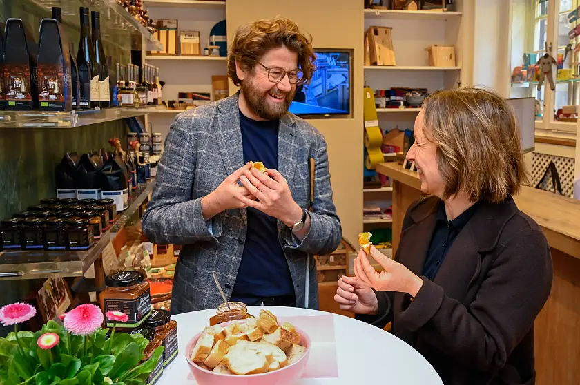 Staatsrätin Nancy Böhning bei der Verkostung der Senatsmarmelade