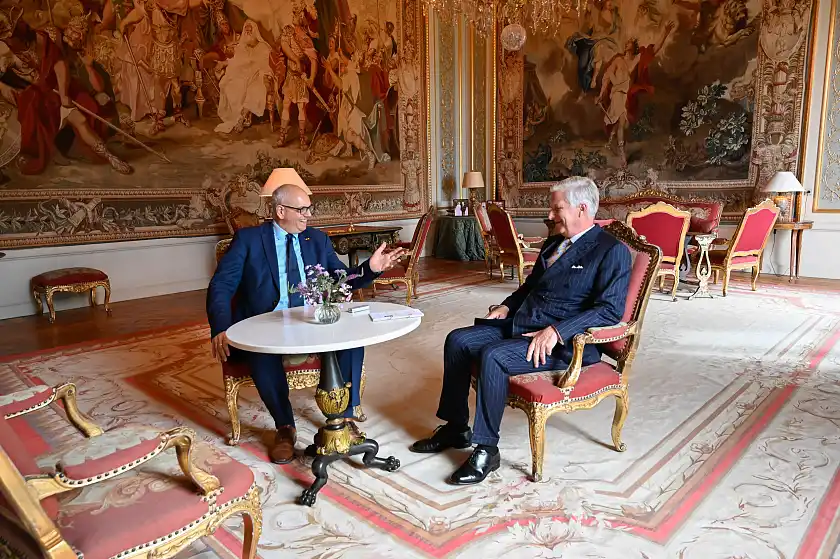 Bundesratspräsident Andreas Bovenschulte im Gespräch mit Belgiens König Philippe.