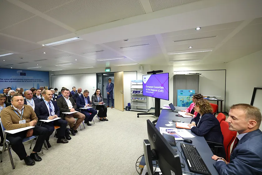 Ukrainische Bürgermeister:innen treffen das Bremer AdR-Mitglied Antje Grotheer, in ihrer Funktion als Vorsitzende der AdR-Arbeitsgruppe Ukraine. Die Delegation hat an diesem Treffen teilgenommen