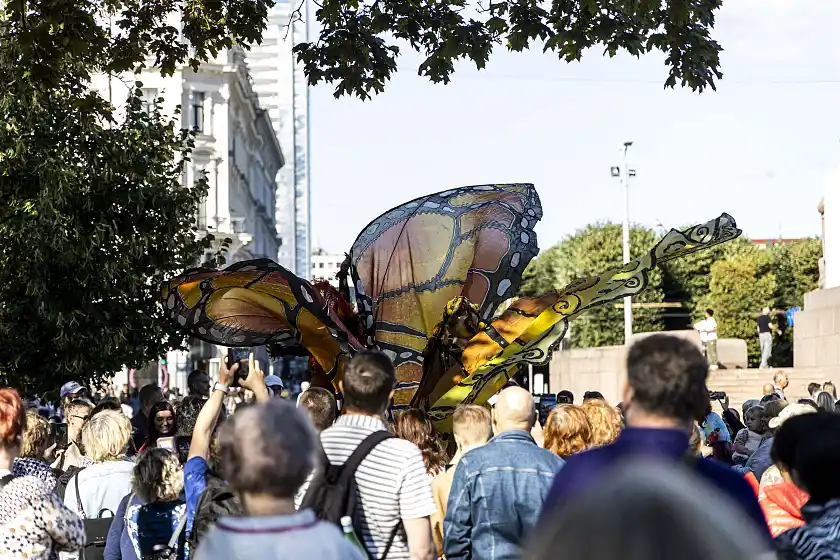 Auftritt Stelzen-Art