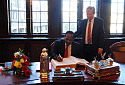 Der Oberbürgermeister von Durban, James Nxumalo und Bürgermeister Jens Böhrnsen bei der Unterzeichnung der Rahmenvereinbarung zwischen Bremen und Durban
