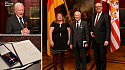 Bundesverdienstkreuz für Tafel-Gründer Oskar Splettstößer, überreicht durch Senatorin Anja Stahmann und Bürgermeister Andres Bovenschulte. Foto: Senatspressestelle Bundesverdienstkreuz für Tafel-Gründer Oskar Splettstößer, überreicht durch Senatorin Anja Stahmann und Bürgermeister Andres Bovenschulte. Foto: Senatspressestelle