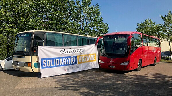Zwei Reisebusse für Odessa