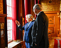 EU-Kommissar Didier Reynders (li.) und Bürgermeister Andreas Bovenschulte in der Güldenkammer des Bremer Rathauses.