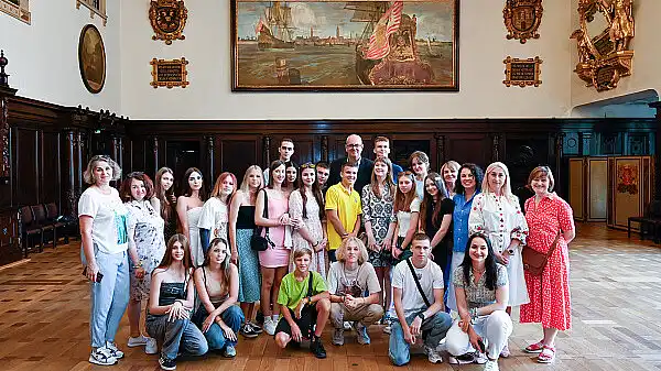 Bürgermeister Bovenschulte begrüßt Jugendgruppe aus Odesa