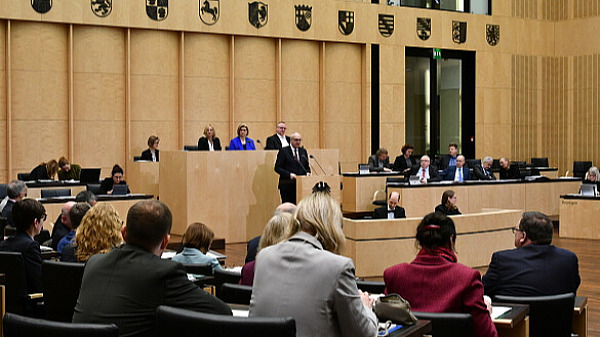 Bürgermeister Andreas Bovenschulte spricht vor dem Plenum des Bundesrates.