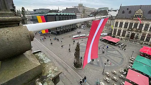 Beflaggung am Bremer Rathaus