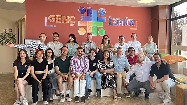 Gruppenfoto mit Teilnehmer:innen am Austausch